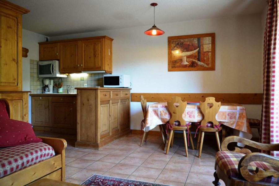 Urlaub in den Bergen 3-Zimmer-Appartment für 6 Personen (B8) - Résidence les Pistes du Soleil B - Le Grand Bornand - Wohnzimmer