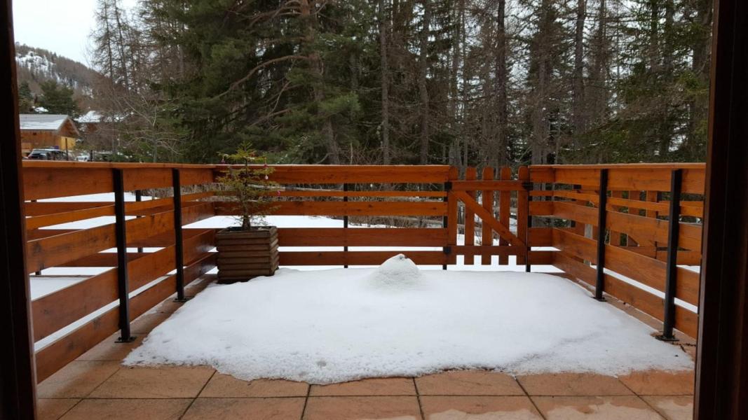 Vakantie in de bergen Studio 4 personen (B05) - Résidence Les Rochers Blancs 3 - La Joue du Loup - Terras