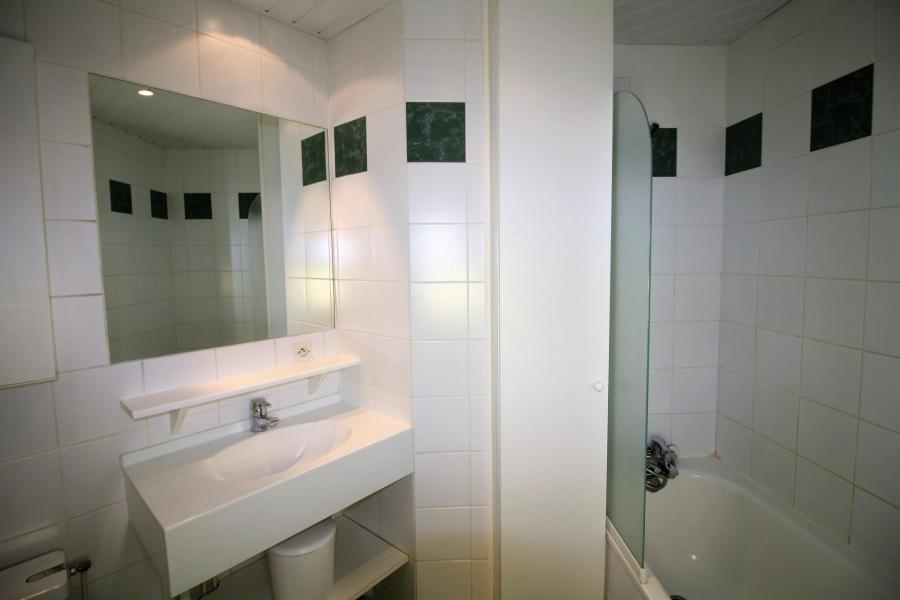 Holiday in mountain resort Studio sleeping corner 4 people (C6CL) - Résidence les Roches Rouges C - Tignes - Shower