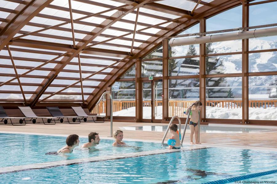 Vakantie in de bergen Résidence les Terrasses de la Vanoise - Champagny-en-Vanoise - Zwembad