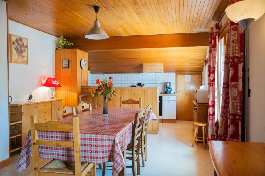 Urlaub in den Bergen 5-Zimmer-Appartment für 8 Personen - Résidence les Tilleuls - Le Grand Bornand - Wohnzimmer