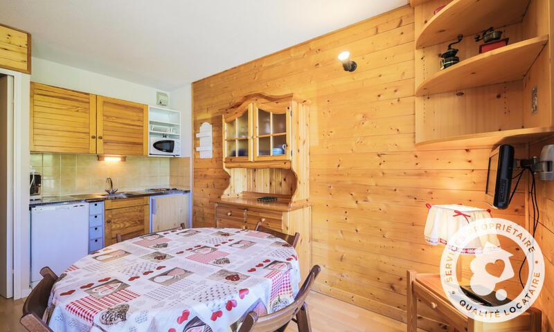 Rent in ski resort Studio 4 people (Confort 25m²-3) - Résidence les Trois Soleils - Maeva Home - La Joue du Loup - Table
