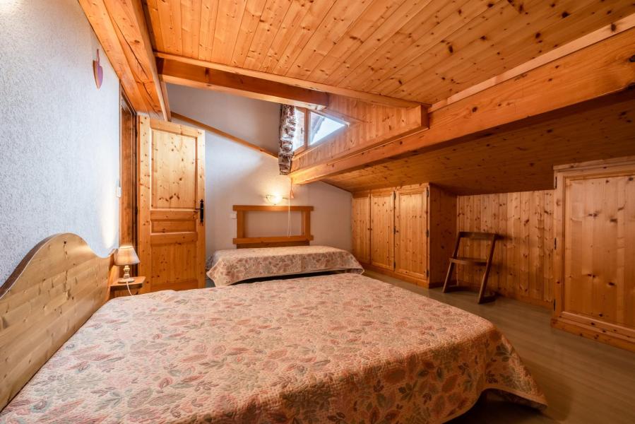 Holiday in mountain resort 3 room apartment 6 people - Résidence Lou Baitandys - Les Gets - Bedroom