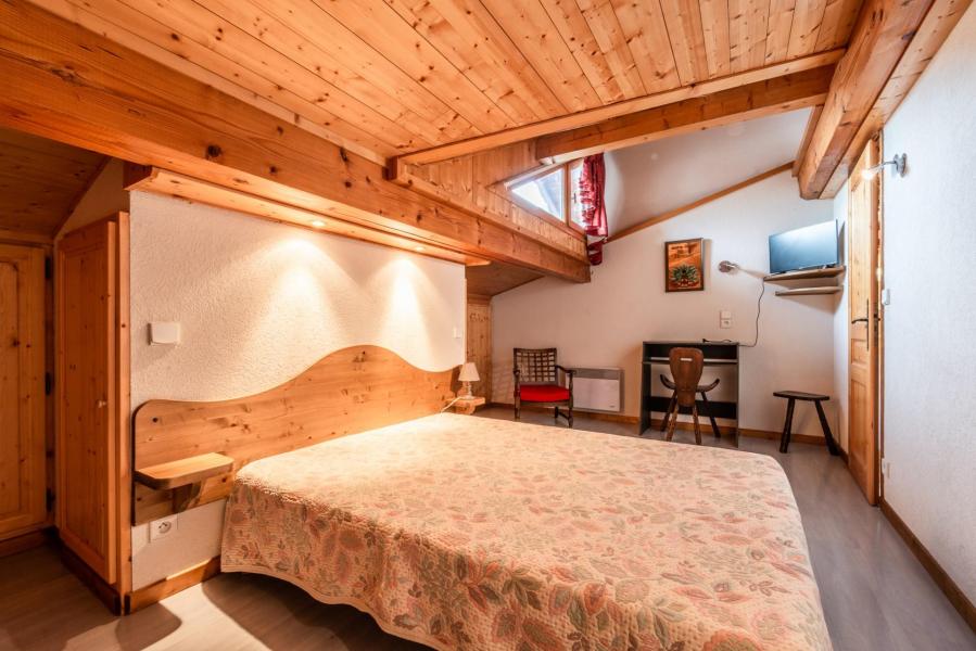 Holiday in mountain resort 3 room apartment 6 people - Résidence Lou Baitandys - Les Gets - Master bedroom