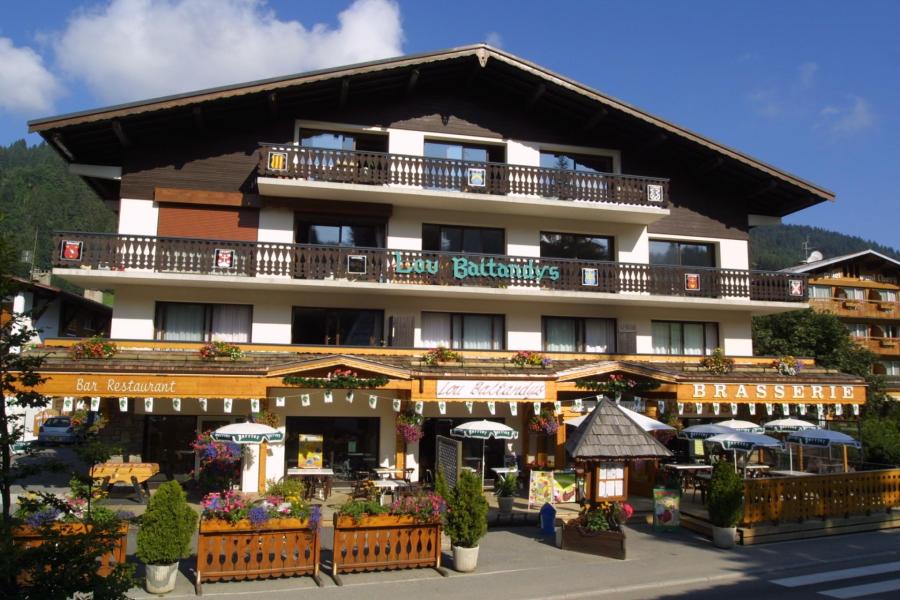 Rent in ski resort 3 room apartment 6 people - Résidence Lou Baitandys - Les Gets - Summer outside