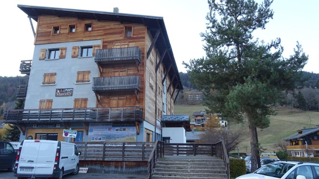Rent in ski resort 2 room apartment 5 people - Résidence Marcelly - Les Gets - Summer outside