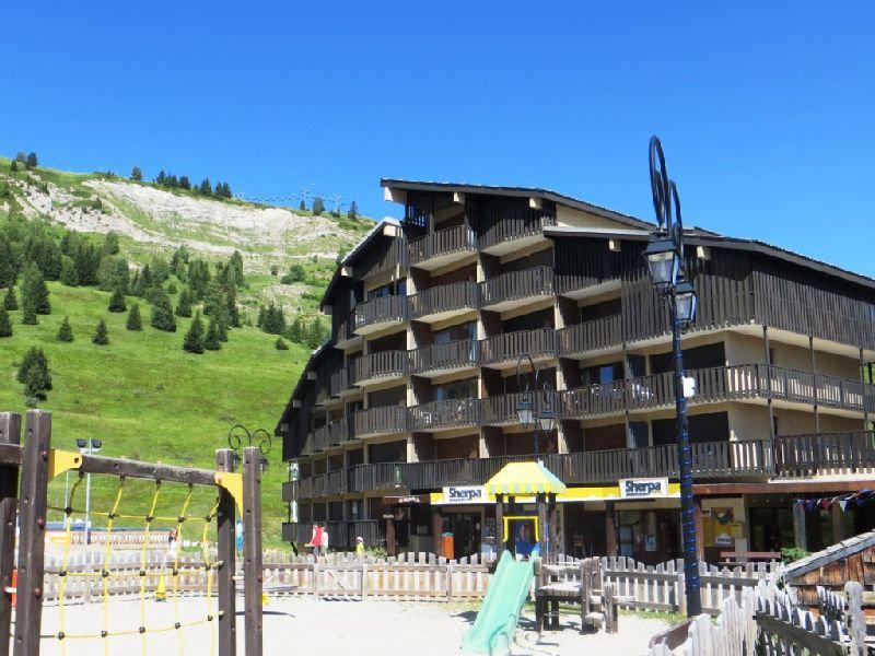 Rent in ski resort Résidence Martagons B - Auris en Oisans - Summer outside