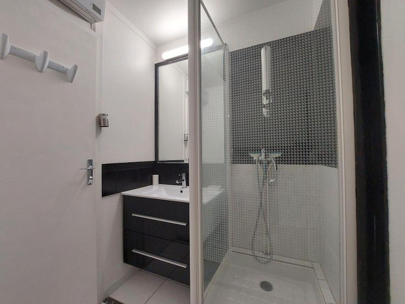 Vacanze in montagna Studio con alcova per 4 persone (009) - Résidence Miravidi - Les Arcs - Bagno con doccia