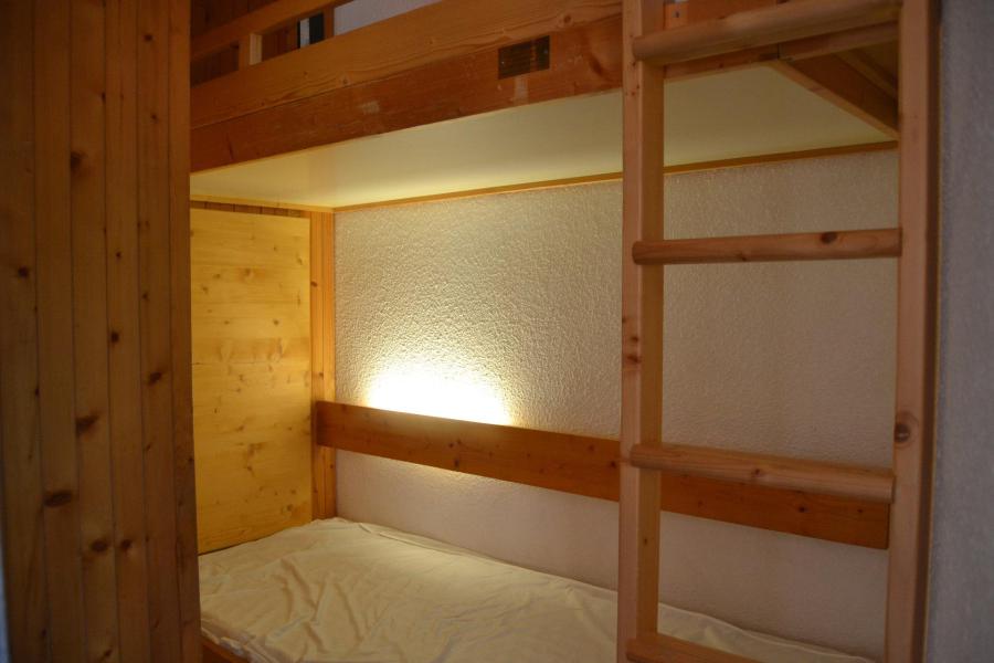 Holiday in mountain resort Studio sleeping corner 4 people (403) - Résidence Miravidi - Les Arcs - Bedroom