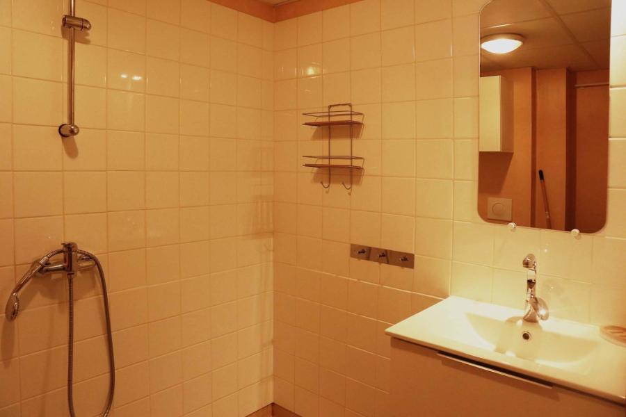 Holiday in mountain resort Studio sleeping corner 2-4 people (867) - Résidence Parc des Airelles - Les Orres - Shower