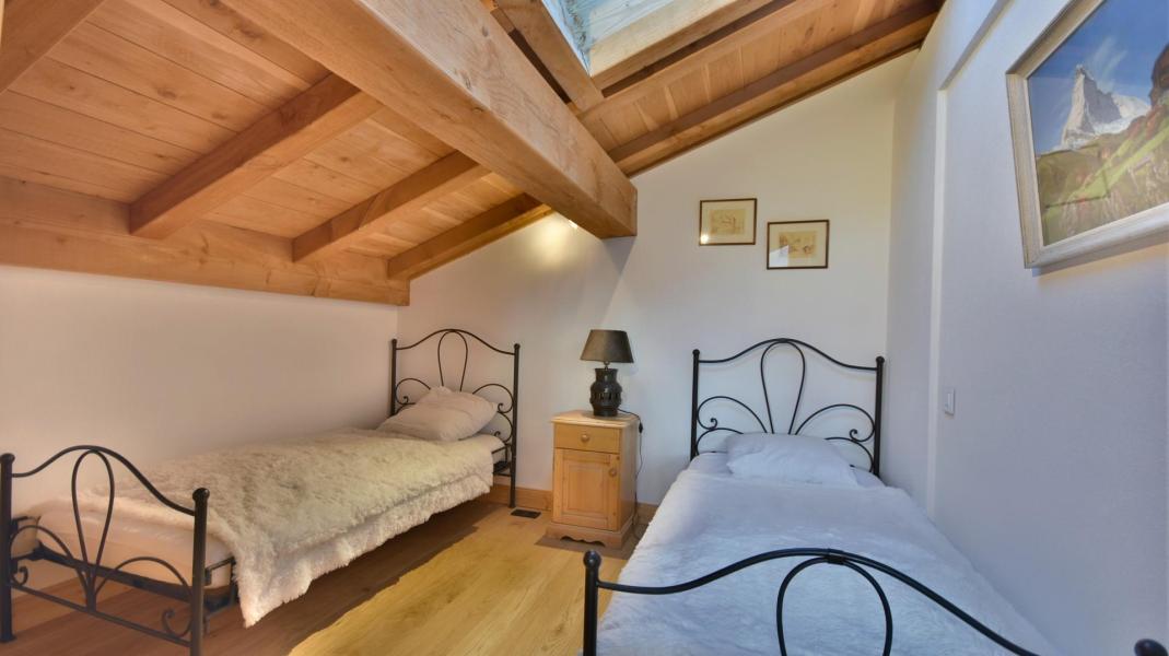 Holiday in mountain resort 5 room duplex apartment 8 people - Résidence Passa Franc - Les Gets - Bedroom