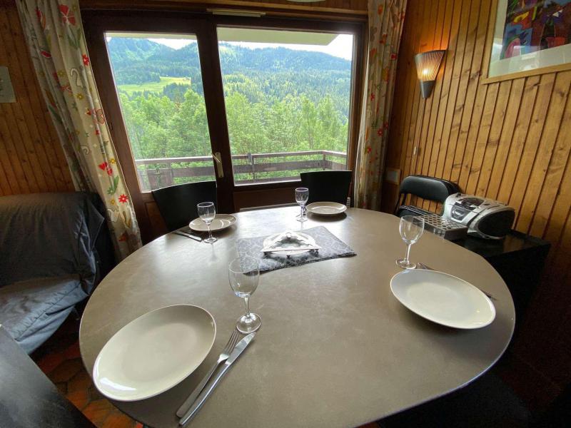 Vacances en montagne Appartement 2 pièces 5 personnes (1E) - Résidence Perce Neige - Le Grand Bornand - Table