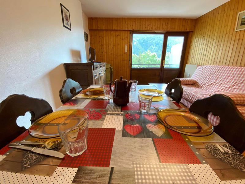 Urlaub in den Bergen Studio Schlafnische 4 Personen (2B) - Résidence Perce Neige - Le Grand Bornand - Wohnzimmer