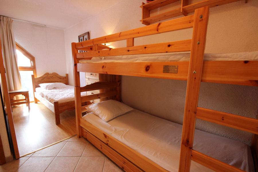 Holiday in mountain resort 3 room apartment cabin 7 people - Résidence Petite Ourse A - Peisey-Vallandry - Bedroom