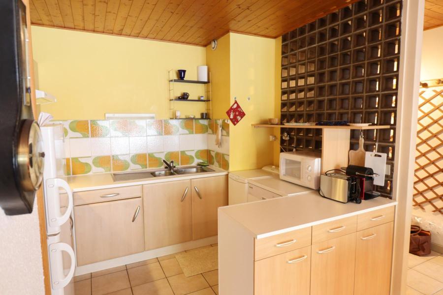 Vacanze in montagna Studio con alcova per 4 persone (14) - Résidence Pied de l'Adroit - Les Gets - Cucinino