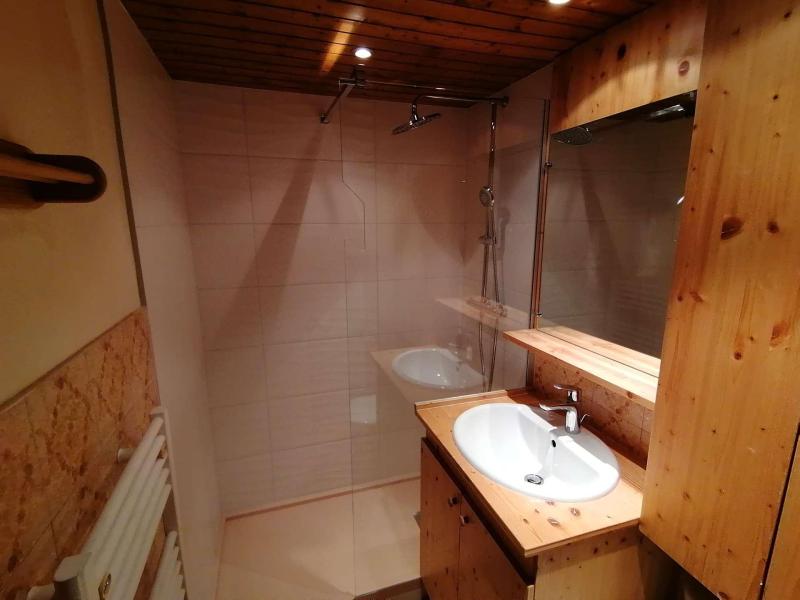 Vacanze in montagna Appartamento 2 stanze con mezzanino per 7 persone (2F) - Résidence Piste Rouge A - Le Grand Bornand - Bagno con doccia