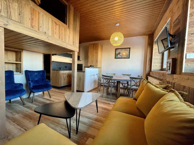 Holiday in mountain resort Studio mezzanine 4 people - Résidence Porte de Courchevel - Courchevel - Living room
