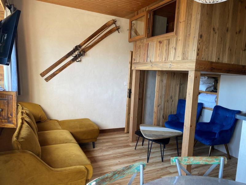 Holiday in mountain resort Studio mezzanine 4 people - Résidence Porte de Courchevel - Courchevel - Living room