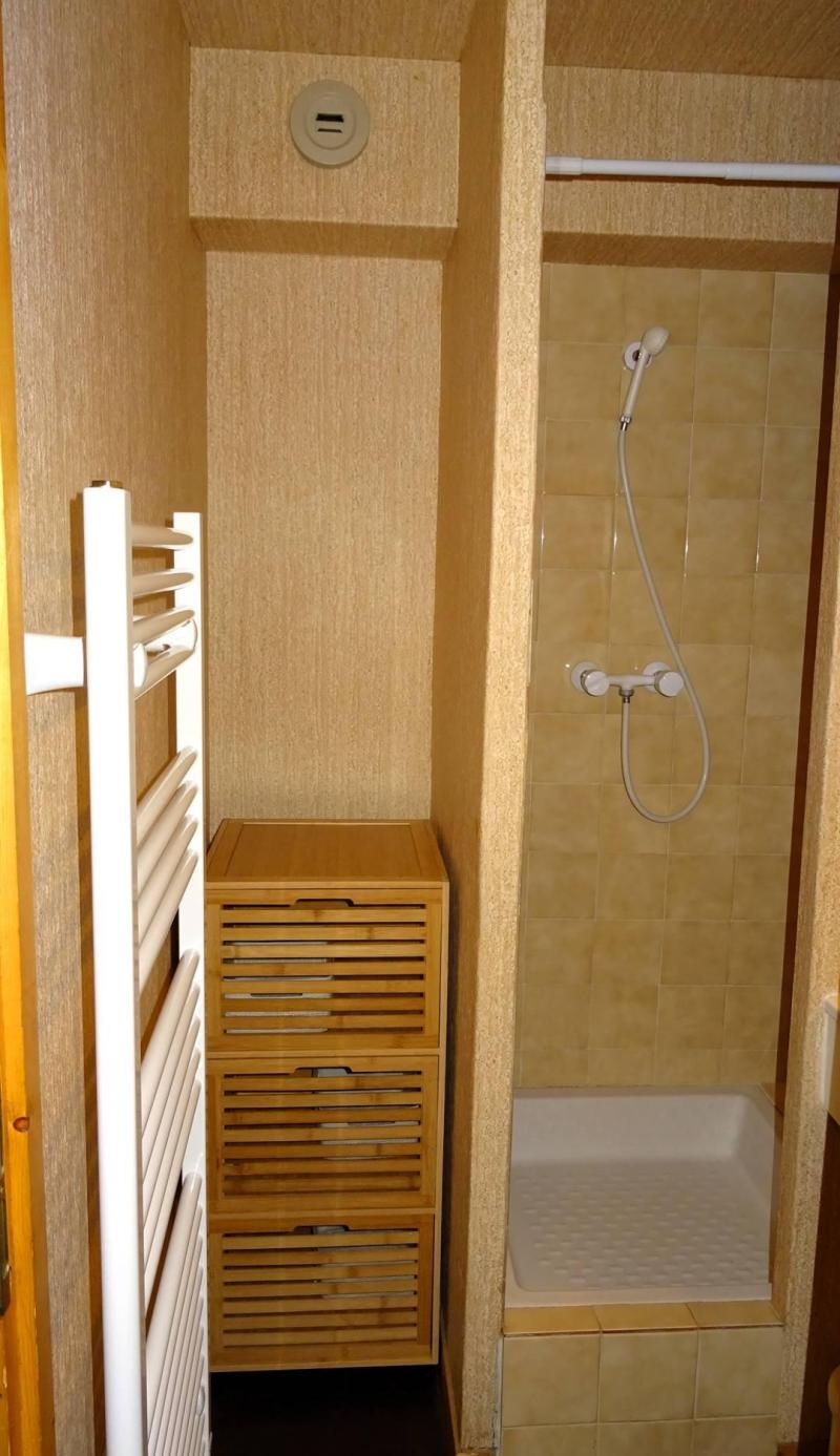 Vacances en montagne Studio mezzanine 6 personnes (213) - Résidence Praz du Soleil - Les Gets - Salle de douche