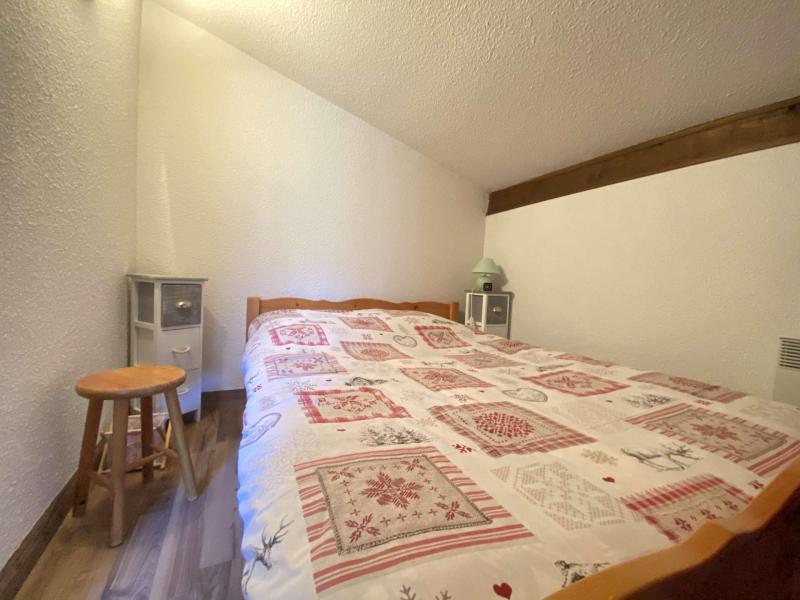 Holiday in mountain resort 2 room apartment 6 people (A16) - Résidence Praz les Pistes - Praz sur Arly - Bedroom under mansard