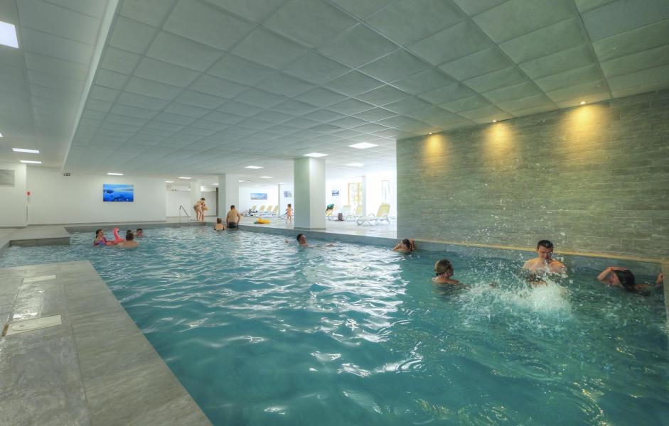 Holiday in mountain resort Résidence Prestige Front de Neige - La Plagne - Swimming pool