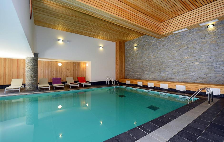 Holiday in mountain resort Résidence Prestige la Cascade - les Epinettes - Vaujany - Swimming pool