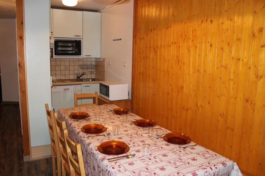 Holiday in mountain resort 2 room apartment 6 people (B24) - Résidence Roc de Péclet - Val Thorens - Accommodation
