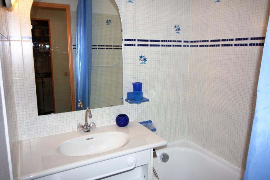Holiday in mountain resort Studio cabin 4 people (106CL) - Résidence Rond Point des Pistes - Tignes - Bath-tub