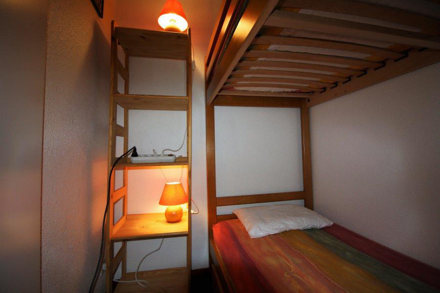Vacances en montagne Studio cabine 4 personnes (106CL) - Résidence Rond Point des Pistes - Tignes - Banquette-lit tiroir