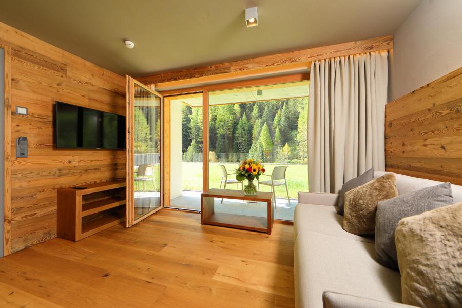 Holiday in mountain resort Résidence Swisspeak Resorts Zinal - Zinal - Living room