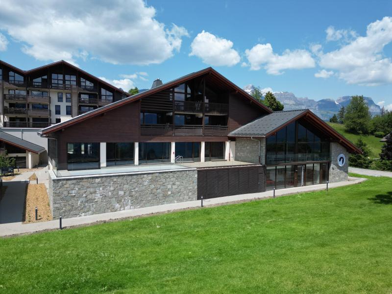 Ski verhuur Résidence Terresens Les Roches Blanches - Combloux - Buiten zomer