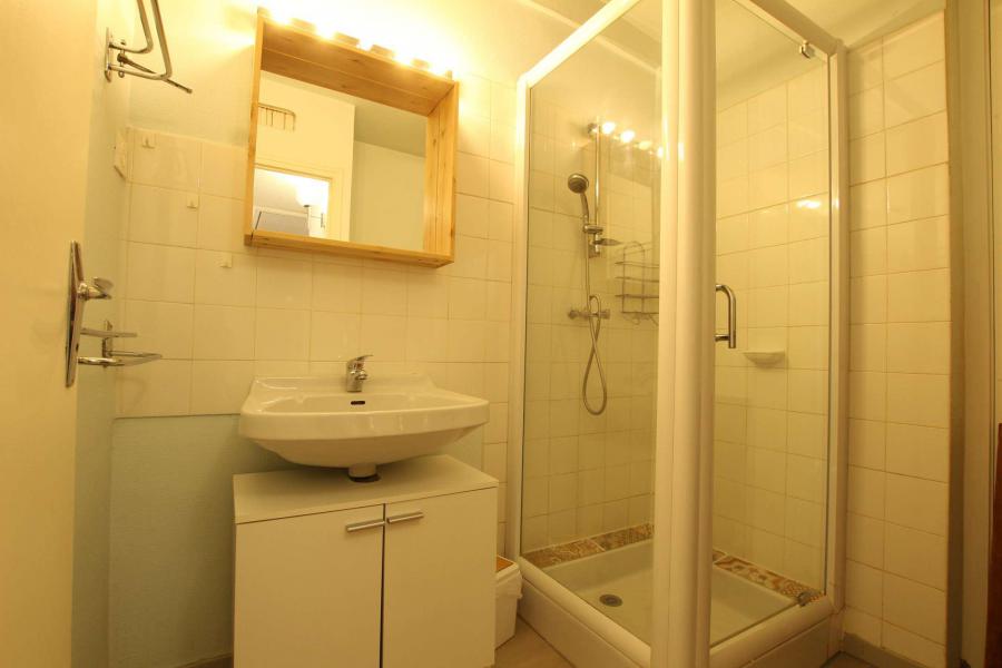 Holiday in mountain resort 2 room apartment 6 people (0123) - Résidence Thabor - Serre Chevalier - Shower room