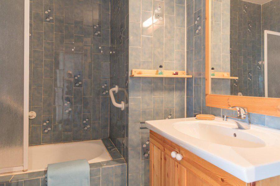 Holiday in mountain resort 4 room apartment 7 people (0325) - Résidence Thabor - Serre Chevalier - Shower room