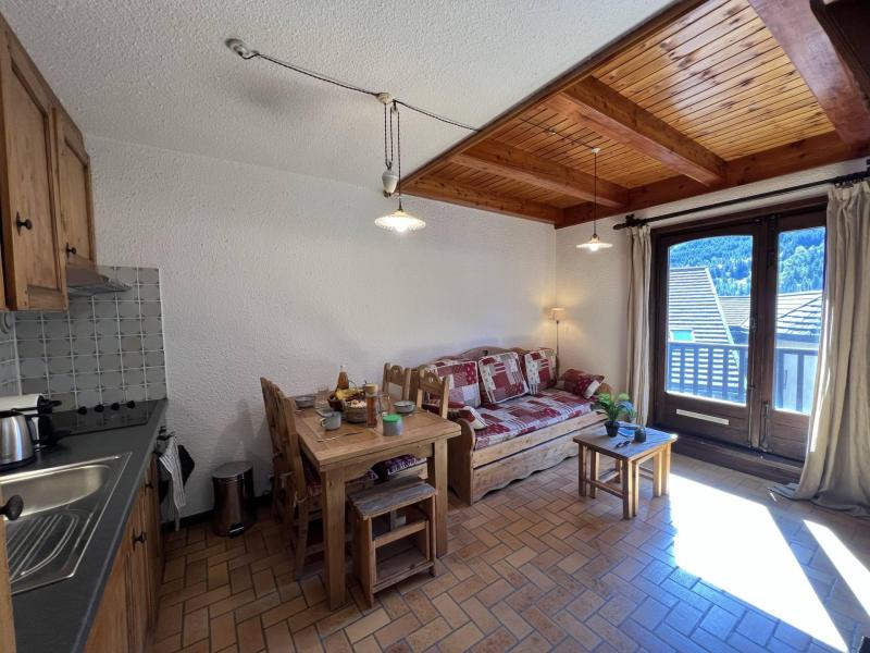 Holiday in mountain resort Studio cabin mezzanine 6 people - Vie de clare - Serre Chevalier - Living room