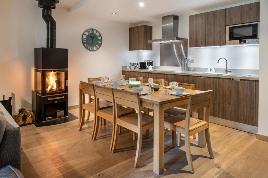 Holiday in mountain resort 4 room apartment cabin 6-8 people (B05) - Whistler Lodge - Courchevel - Table