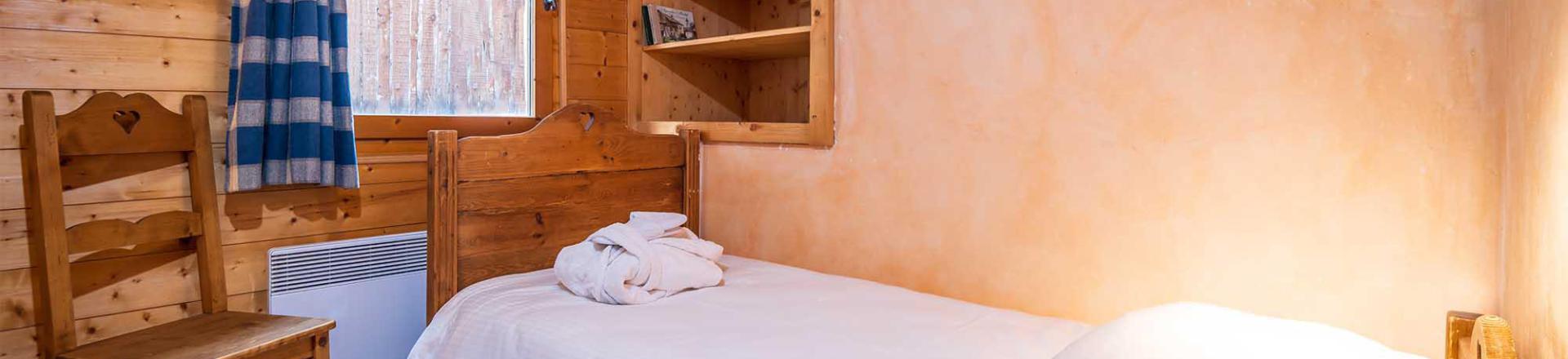 Holiday in mountain resort Chalet Castors - Méribel - Bedroom