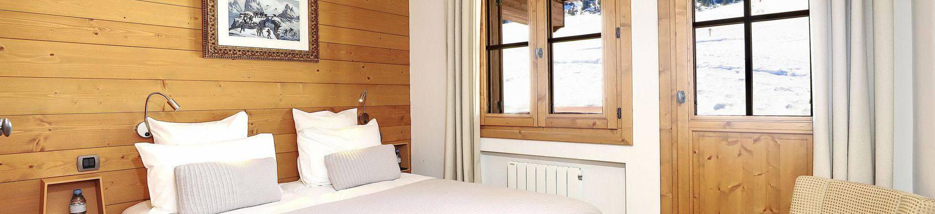 Holiday in mountain resort 8 room chalet 14 people - Chalet du Chamois - Courchevel - Bedroom