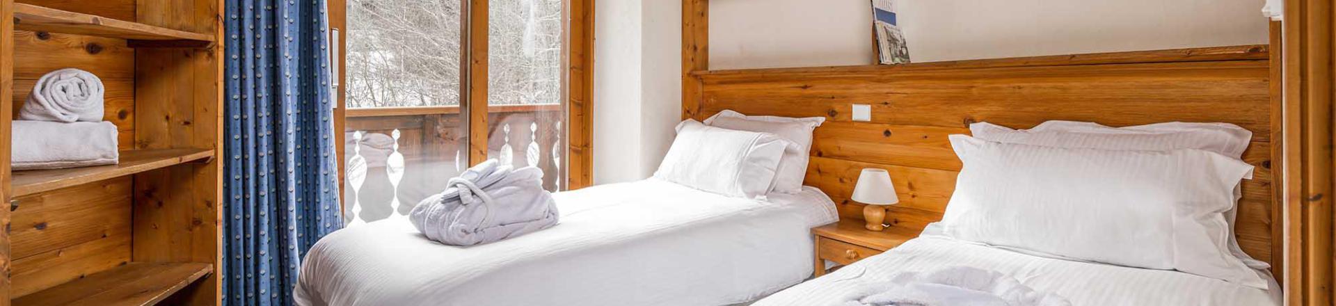 Holiday in mountain resort Chalet Morgane - La Tania - Bedroom