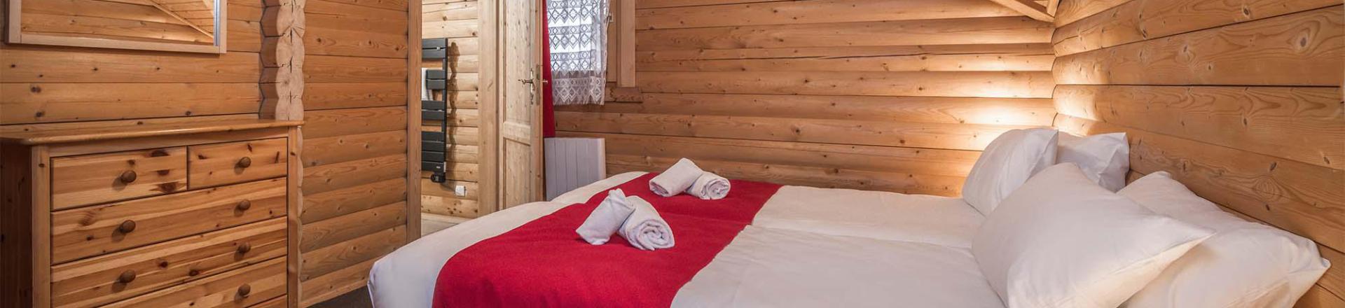 Holiday in mountain resort Chalet Télémark - Alpe d'Huez - Bedroom under mansard