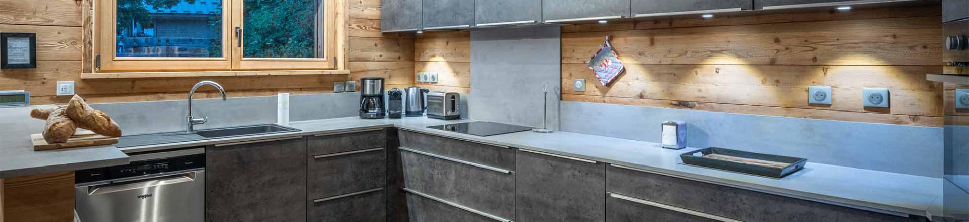 Holiday in mountain resort Chalet Woodpecker - Alpe d'Huez - Open-plan kitchen