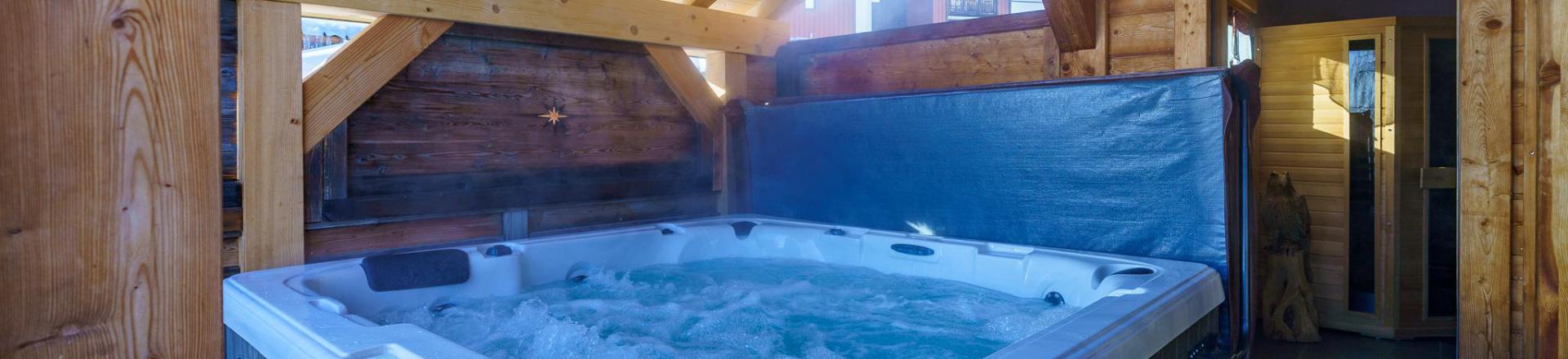 Holiday in mountain resort 5 room triplex chalet 8 people (Friandise) - Chalets Les Balcons du Golf - Alpe d'Huez - Jacuzzi