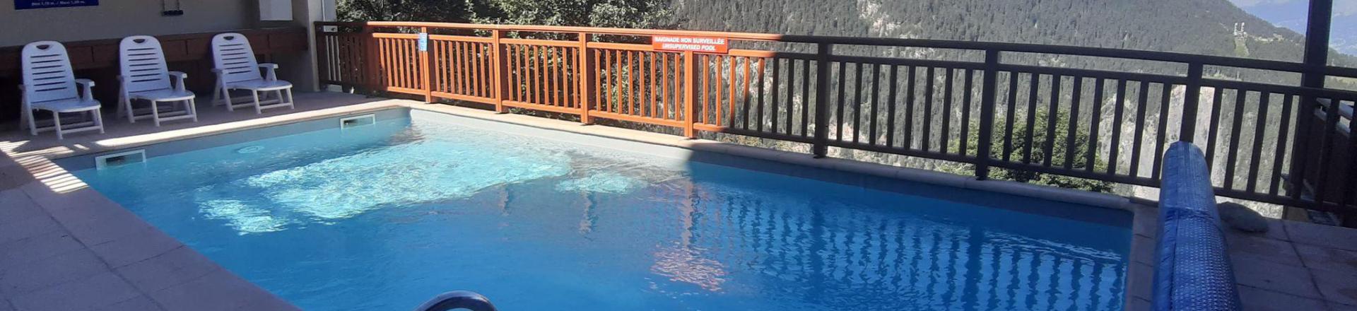 Holiday in mountain resort Les Chalets des Deux Domaines - Peisey-Vallandry - Swimming pool