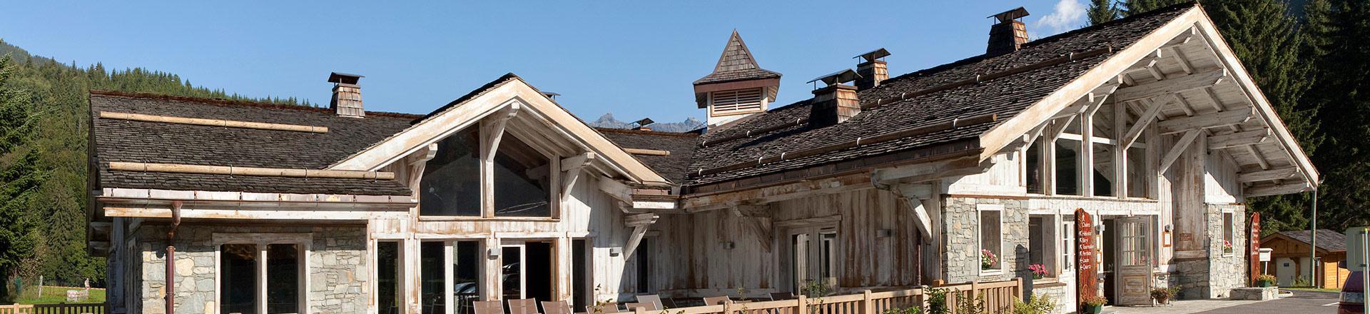 Vacances en montagne Résidence Boutique Le Hameau de Pierre Blanche - Les Houches - Extérieur été