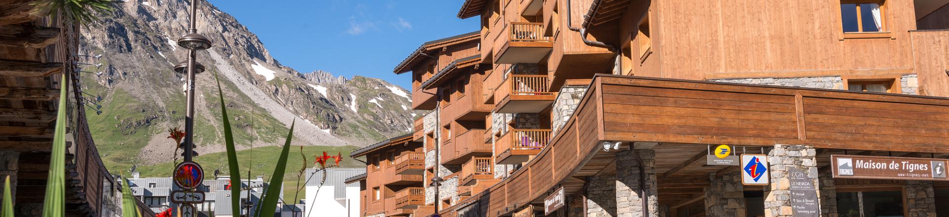 Wakacje w górach Résidence Boutique Le Névada - Tignes - Na zewnątrz latem