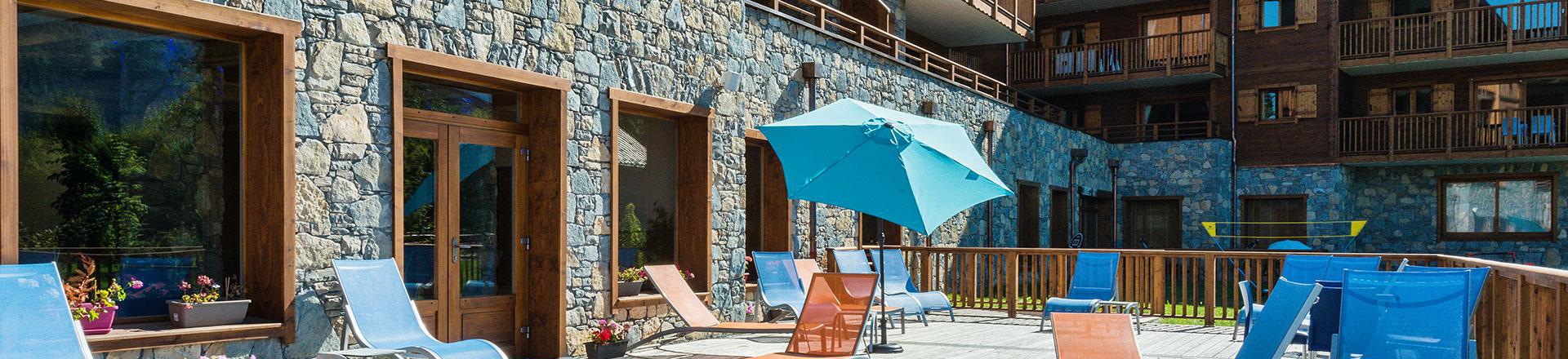 Vacances en montagne Résidence Boutique Les Chalets de Layssia - Samoëns - Extérieur été