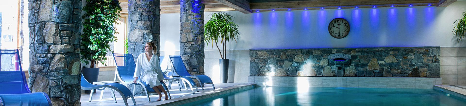 Vacances en montagne Résidence Boutique Les Chalets de Layssia - Samoëns - Piscine