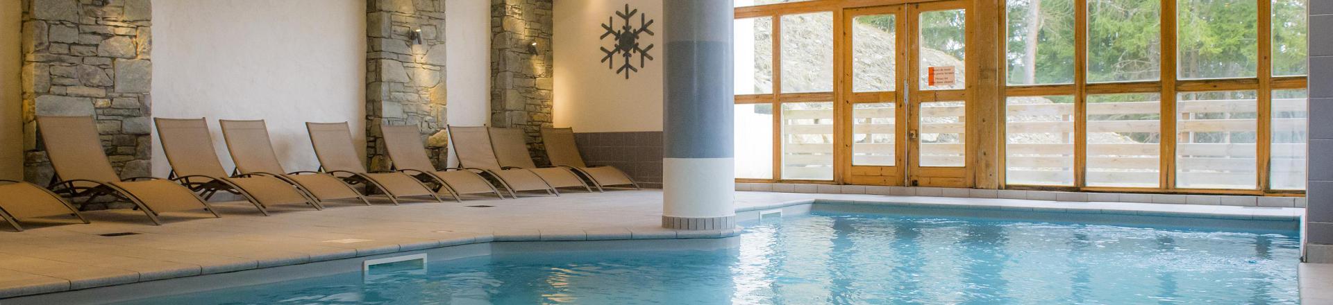 Holiday in mountain resort Résidence les Chalets de Wengen - Montchavin La Plagne - Swimming pool