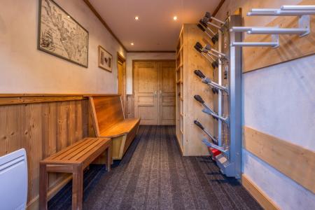 Vacanze in montagna Chalet su 3 piani 6 stanze per 10 persone - ALPINUM - Courchevel - Armadietto per gli sci