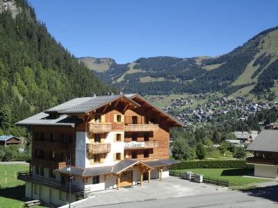 Rent in ski resort 8 room apartment 15 people - Appartement le BIWAK dans chalet la Cascade - Châtel - Summer outside