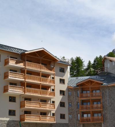 Rent in ski resort ARYA - Living Stone - Vars - Summer outside